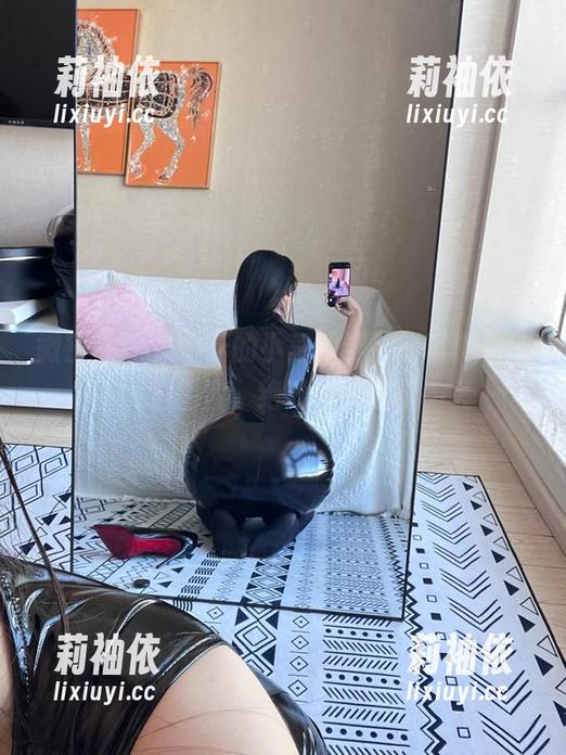 微密圈 - 120斤的小王同学最新写真，经典M腿图片，绝对让你眼前一亮