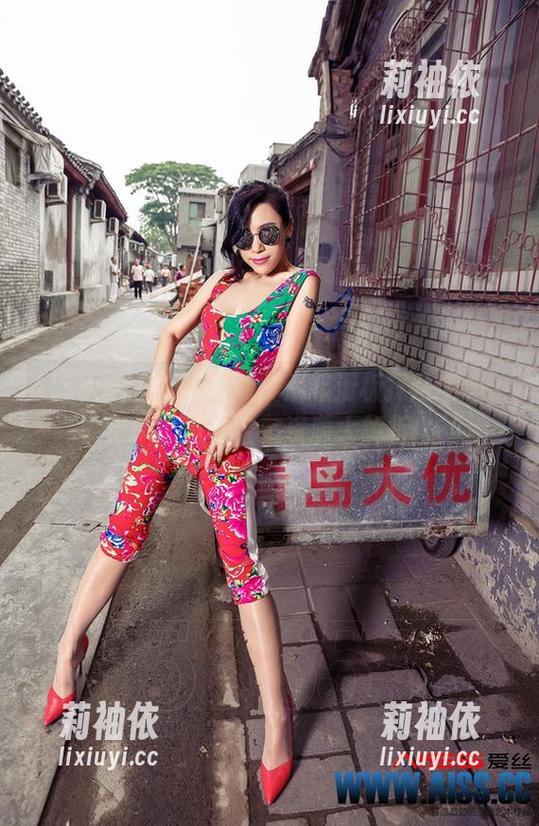 AISS爱丝(钻石版) - 索菲滑板探险全集：街头写真与宝藏资源大解析！