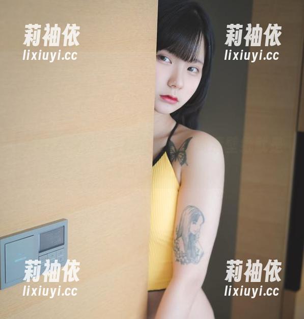 随Hizzy(히지)校服漫游，高清壁纸就是我的心情日记