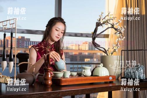 KelaGirls克拉女神 - 在线目击羽西在浴缸的作品，水花四溅，感觉扑面而来