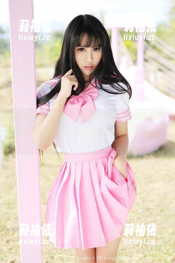 MyGirl美媛馆 - 黑色绝配！luna张静燕的美图壁纸让我觉得墙壁也该为之变装了！