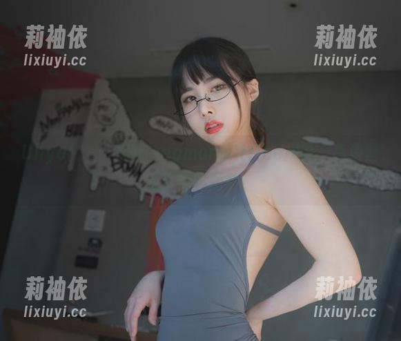 Uhye(이유혜)的DeepmoreOffice探险，高清壁纸送到你面前！