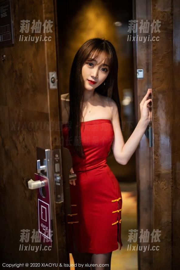 XIAOYU语画界 - 无圣光照耀下，诗诗kiki的长腿就是个宠儿！
