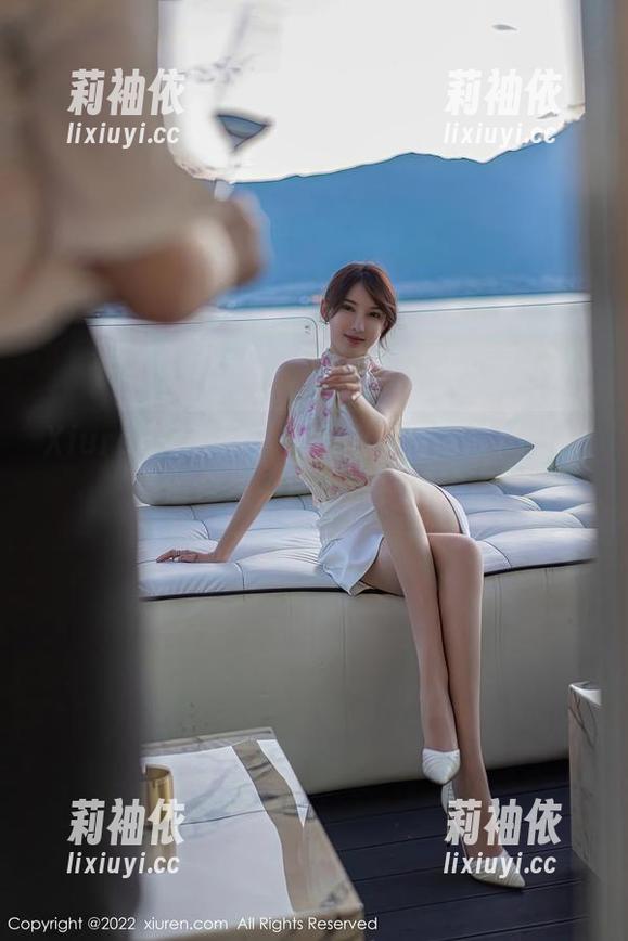 Xiuren秀人网 - 天台上的唐雨辰TYC：高清合集，深场透视的浪漫