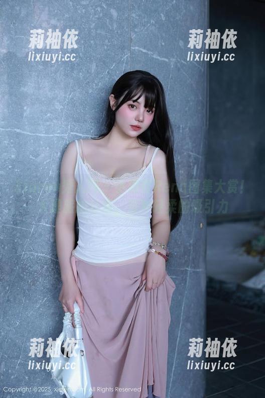 Xiuren秀人网-小海臀Rena Xiuren秀人网 - 小海臀Rena图集大赏!大理旅拍分享,有种轻柔的吸引力