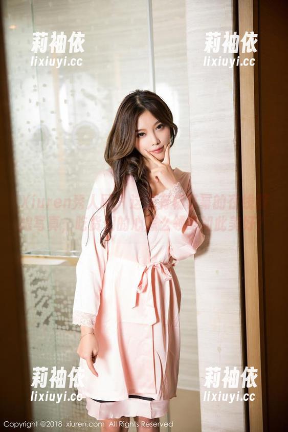 Xiuren秀人网 - 这里有杨幂幂的在线厨娘写真，吃货们的心怎么领略如此美好？