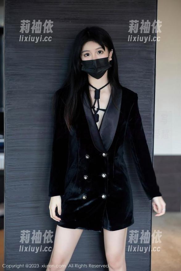 Xiuren秀人网 - 当林文文穿上短裙，写真里的世界都开始变得温柔，原图感受超满分。