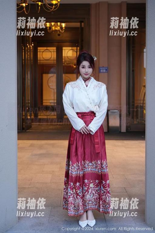 Xiuren秀人网 - 无圣光不等于无美——王馨瑶Yanni的女友写真大解密