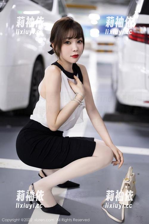 Xiuren秀人网-绮里嘉Carina Xiuren秀人网 - 绮里嘉Carina的美脚:图库里的非凡之旅,下载之前请备好安全带,别被美脚震撼到!