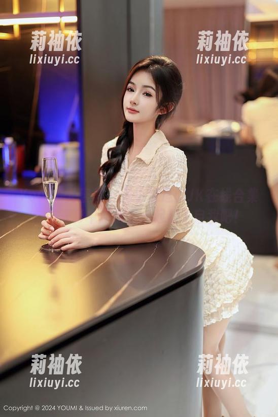 YouMi尤蜜荟 - 是小逗逗的JK在线合集：在光影中游走，一起放飞自我吧！