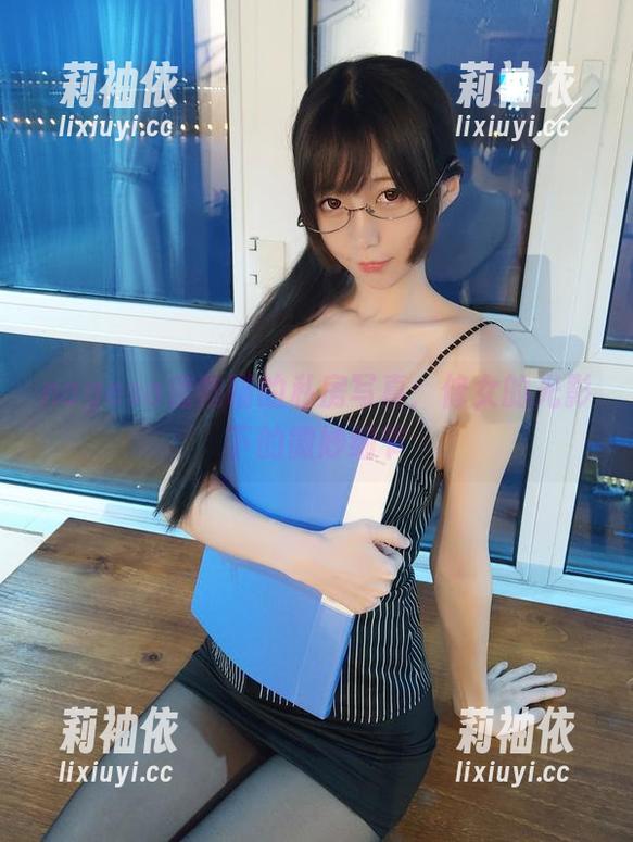 nagesa魔物喵的私房写真：修女的光影下的微妙细节