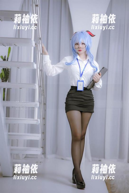 最新nyako喵子大魔王油亮照片，完美展现光影魅力！