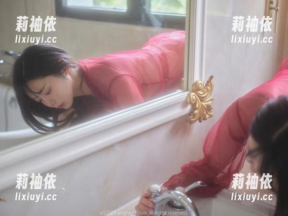 短裙与COS的奇妙碰撞，Wuyo把美图玩得飞起！