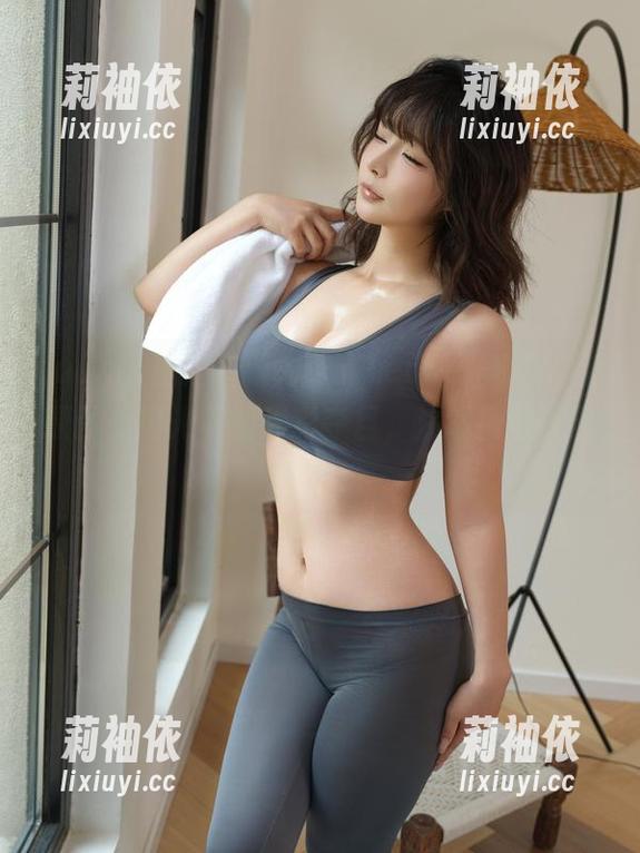yuuhui玉汇最新力作：Leohex油光泳装原图，阳光下的光彩夺目，注意别被晃到眼哦！