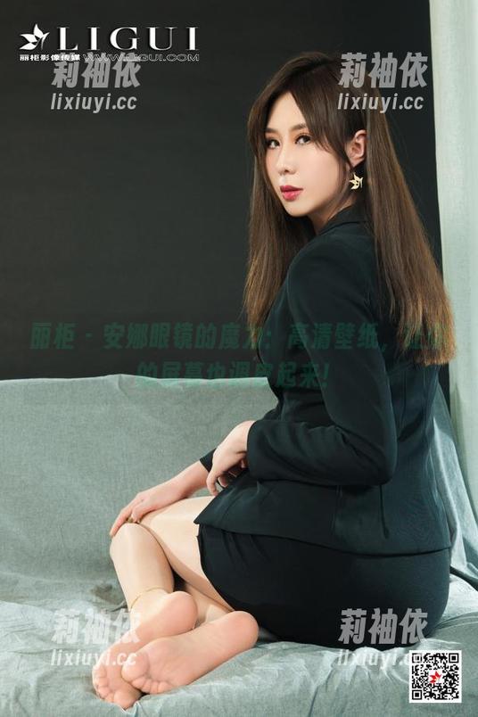 丽柜-安娜 丽柜 - 安娜眼镜的魔力:高清壁纸,让你的屏幕也调皮起来!