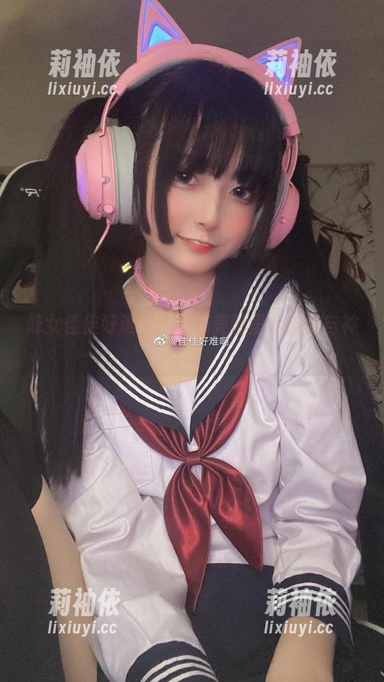 修女佳佳好难啊：私拍美图里的温柔与神秘