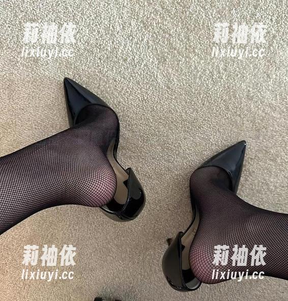 微密圈 - 跟随保守的二舅妈的性感粉色桃心：美图中的轻盈气息
