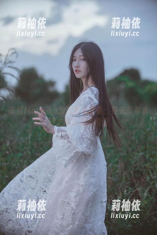 南桃Momoko的死库水图集：在光影与水波之间的精选瞬间