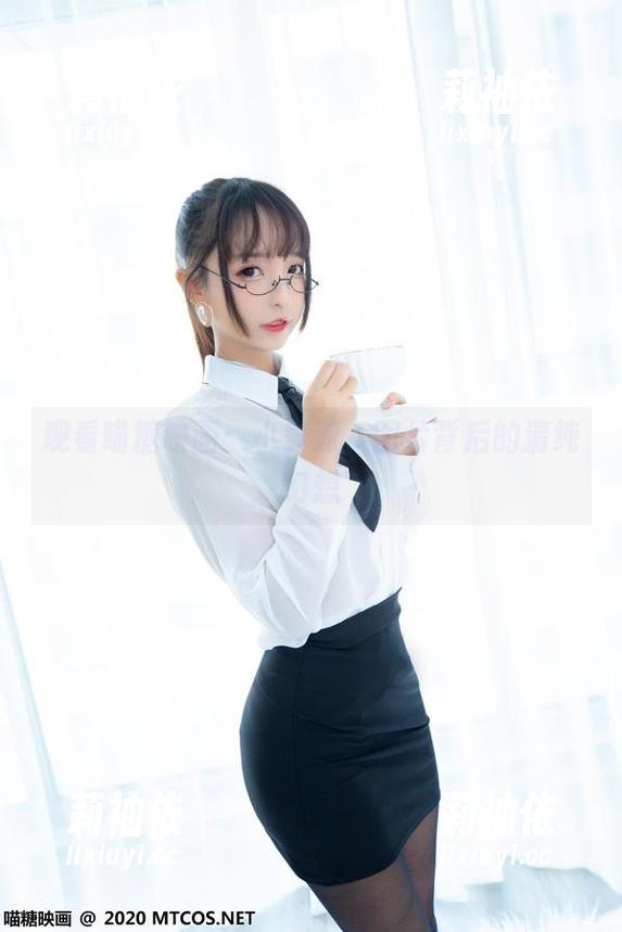 观看喵糖映画：小萝莉，图片背后的清纯幻想