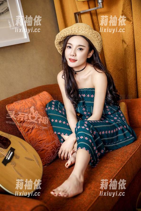 头条女神-周熙妍 头条女神 - 看周熙妍的连衣裙合集,顺便激起我的消费欲望和皮夹子的微微颤抖!