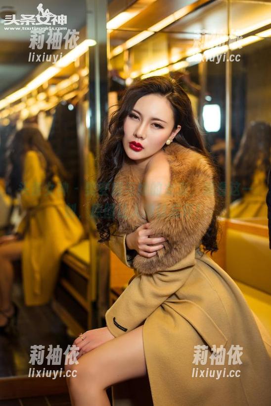 头条女神-樊安妮 头条女神 - 樊安妮与她的女友,观看这一刻,原图让人难以忘怀!