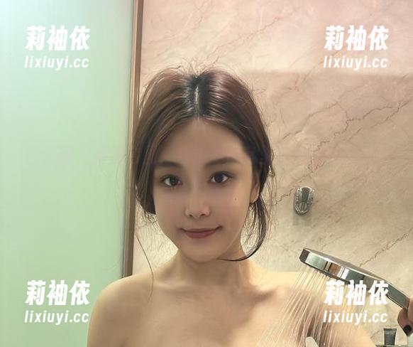 微密圈 - 高清套图：看奶雯浴室里的性感瞬间，真的很会玩