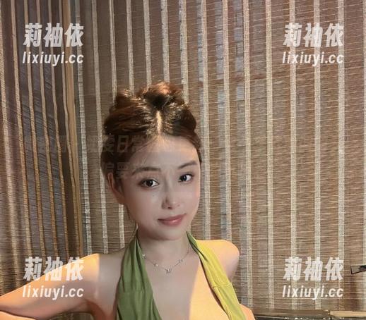 微密圈 - 奶雯日常图包更新：这个季节的调调，偏要来点不一样的风味。