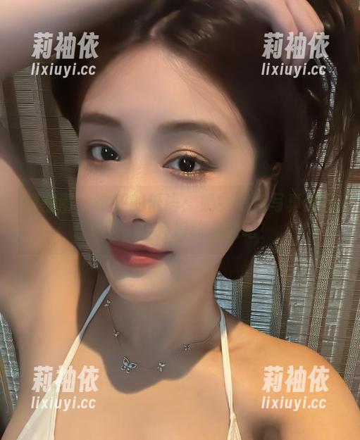 微密圈 - 欲望的低语：奶雯黑色写真原图下载，轻轻撩动心弦吧！