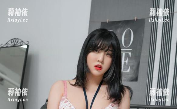 更新了，宋哈娜的新护士写真集，光线和影子的碰撞让我心跳加速。
