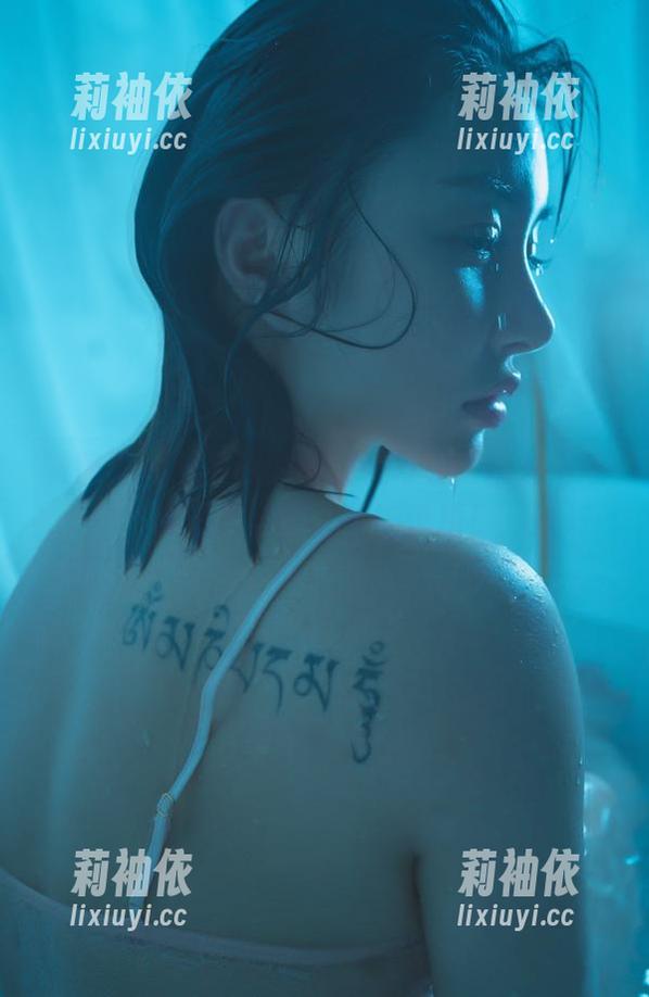 微密圈 - 宋昱欣的职业装写真，精选得让我怀疑自己衣柜的选择！