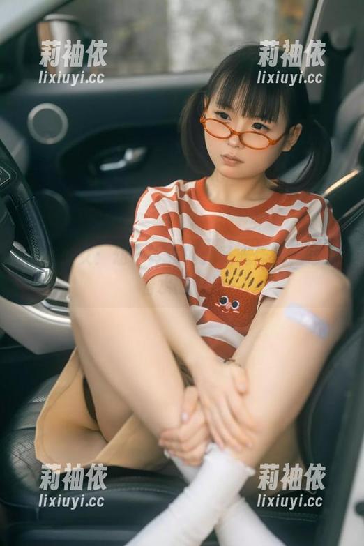 梦浴少女：幼水铃衣的无圣光作品，呼吸着水的气息