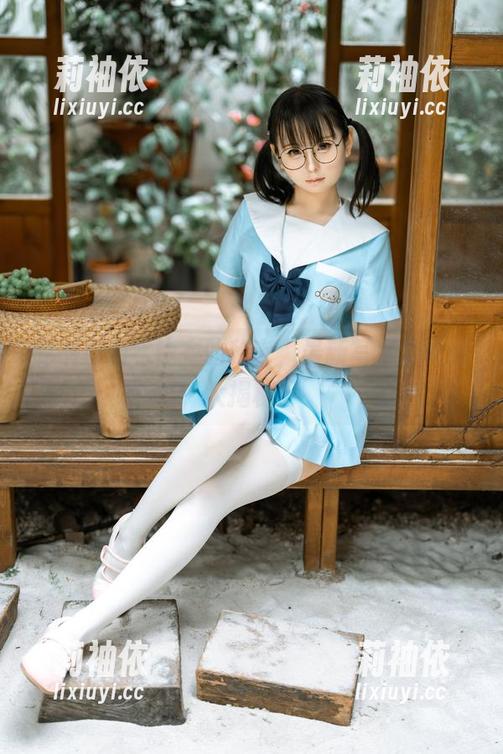 秘书与幼水铃衣的秘密，最新写真集更新大揭秘！