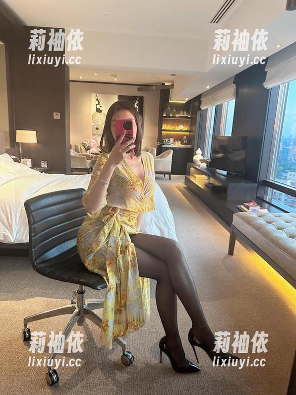微密圈 - 果儿Victoria画卷：美足写真集，资源中的小确幸！