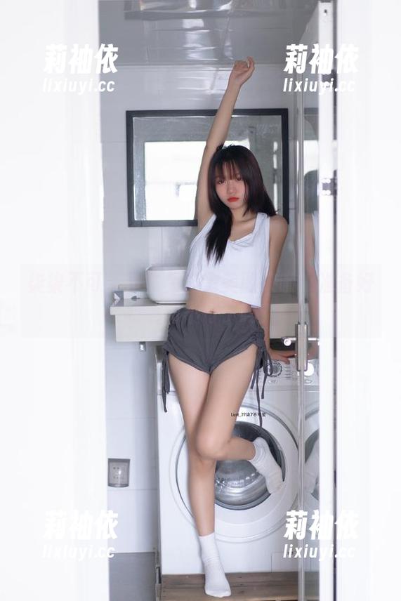 柒柒不可爱小灰兔私房美图来啦！准备好被萌到不行了吗？