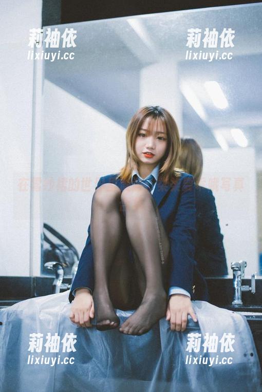 柒柒要乖哦 在雾纱裙的世界里漫游:柒柒要乖哦写真合集