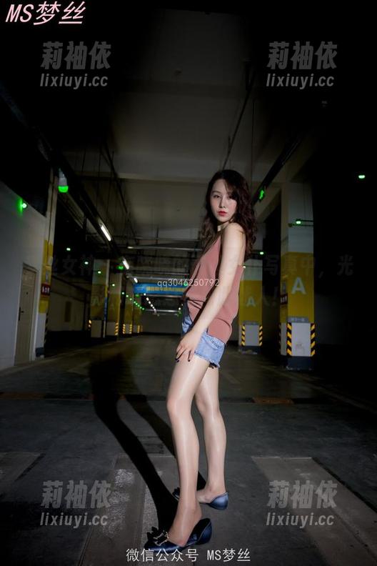 梦丝女神 - 在晓晓的蕾丝女仆写真中，光影和禁忌总是如此迷人！