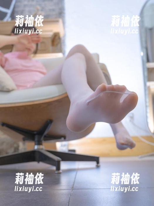 瞬间释放想象力！网盘里的森萝财团20D肉丝空姐写真，简直无法抵挡！