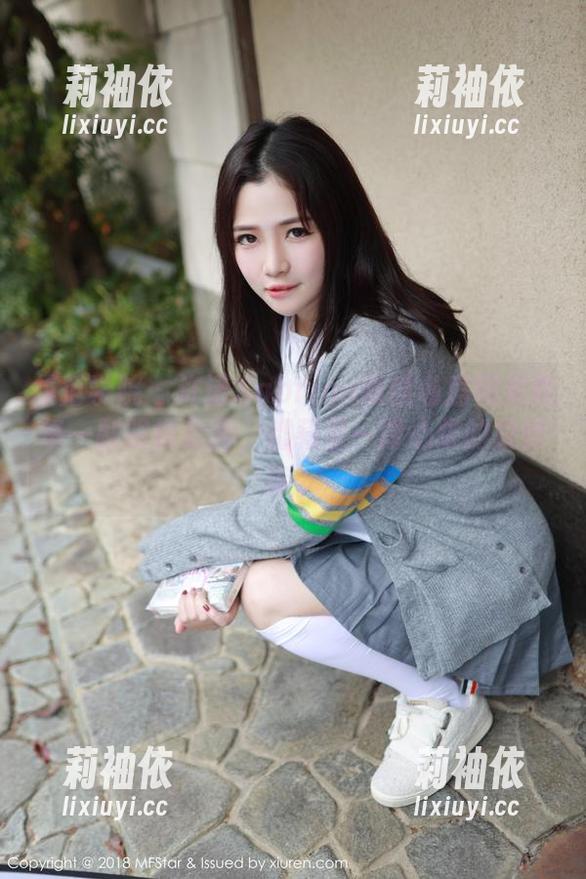 模范学院 - 许诺Sabrina眼镜私房图集蟊每一副眼镜后面，都藏着一段心跳的旋律呢。