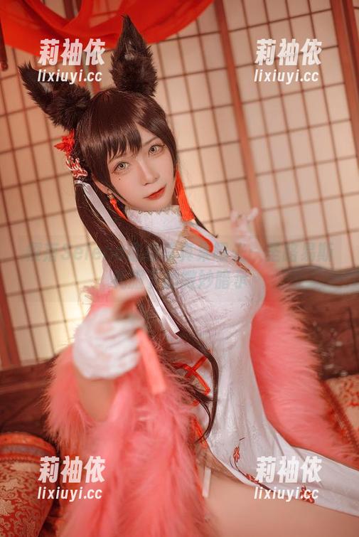 樱落Selena最新写真集曝光：圣路易斯礼服下的微妙暗示