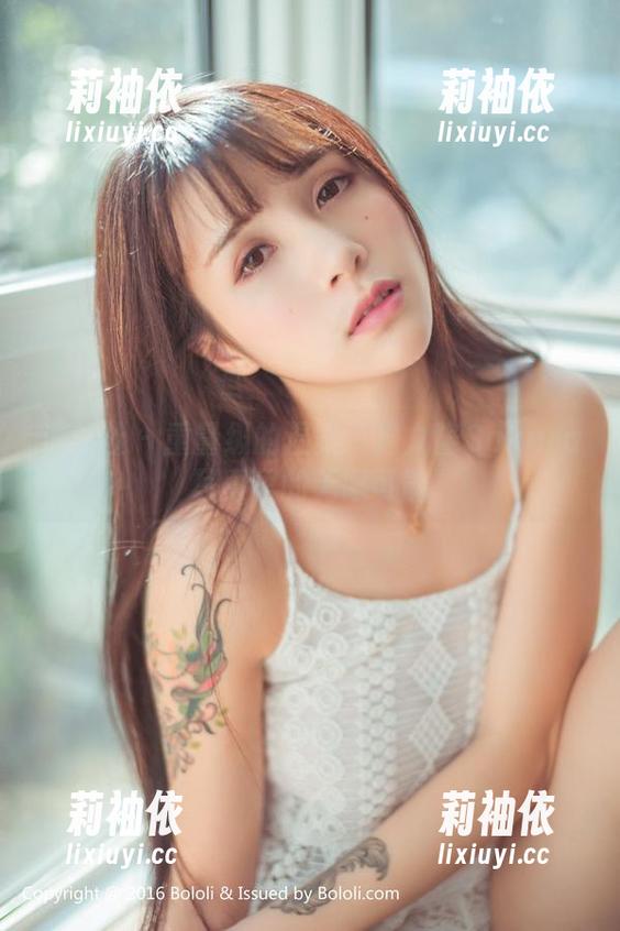 波萝社 - 重量级的温柔：猫九酱Sakura写真里的无限可能