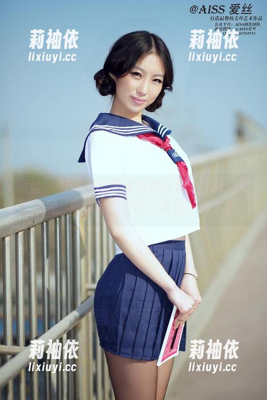 爱丝-何冉 爱丝 - 何冉水晶亮丝视频合集大揭秘:观看之后,你也会想尝试‘水晶’的生活!