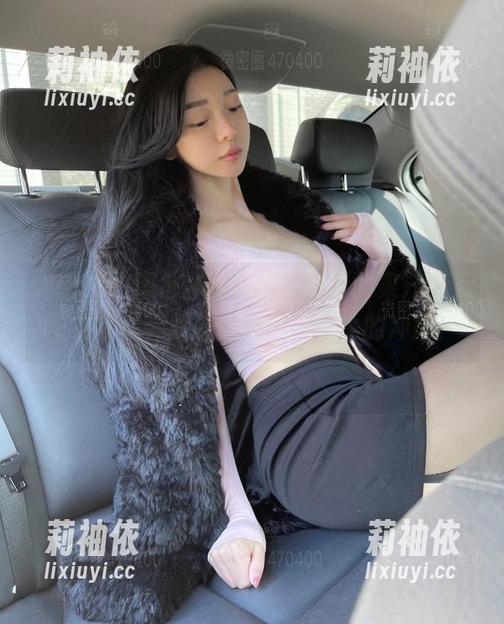 微密圈 - 黑色套装下的牛奶里的果汁，无圣光写真，果汁的甜蜜与暗黑的冲撞！