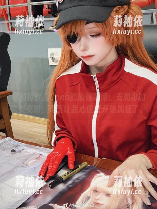私拍特软儿Sona的瑜伽瞬间：光和影的完美交织，简直让我心脏又开始加速了。