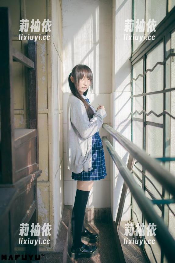 神乐坂真冬的魅力：睡衣少女写真图册里轻描淡写的性感