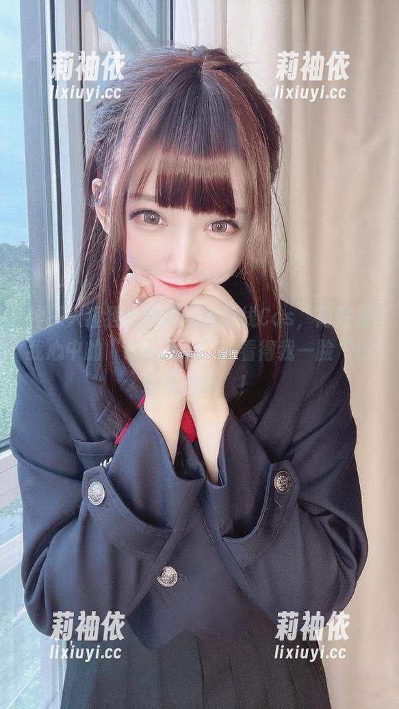 神探火狸狸的最新少女前线Cos，简直是我心中的“战场女神”，看得我一脸“你敢再美吗”！