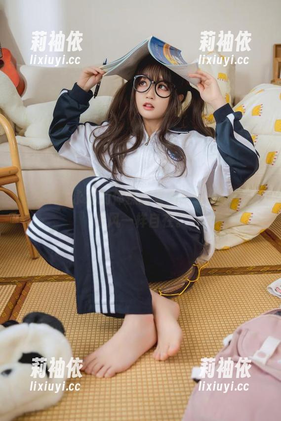 分享神沢永莉的体操服套图：轻盈的梦，像风一样自在。