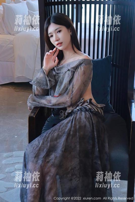 秀人网 - Cris_卓娅祺最新写真更新：丝袜美腿让你彻底懵逼！