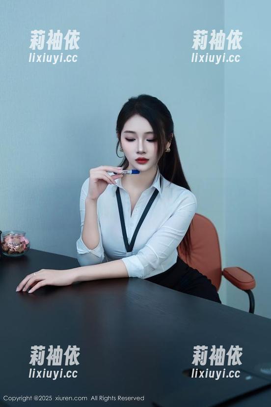 秀人网 - 这个FoxYini孟狐狸！丝袜图包里藏了多少小心思，真得好好研究一下！