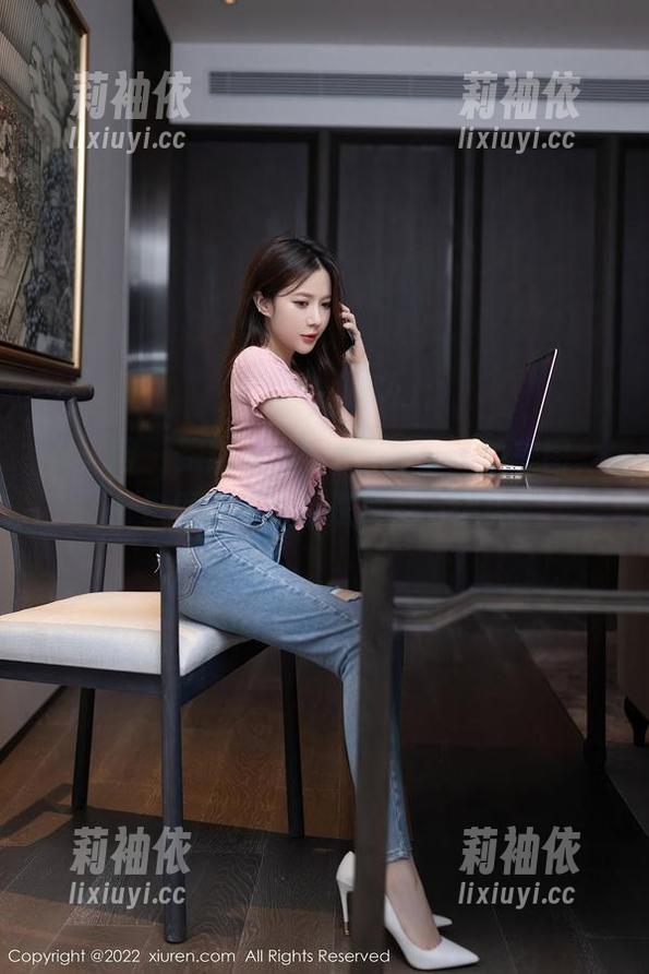 秀人网 - 跟随sophie余冰女王的美图，图包里藏着的都是梦幻与现实！