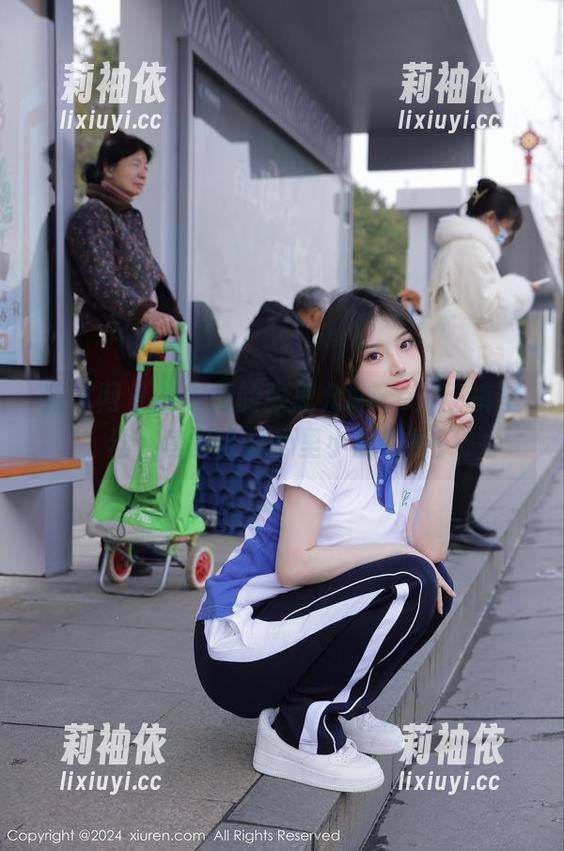 秀人网 - 光影间的张思允Nice：‘裤里丝’套图让我心里小鹿乱撞！